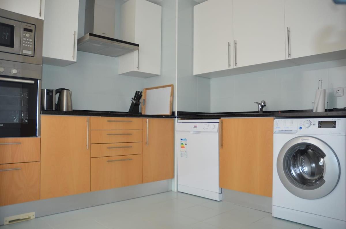 Algarve T2 Apartment With Pool And Balcony In 오양 외부 사진